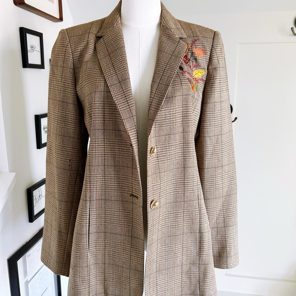 Vintage Harvé Benard 100% Wool Blazer
Size 8 (classic fit)